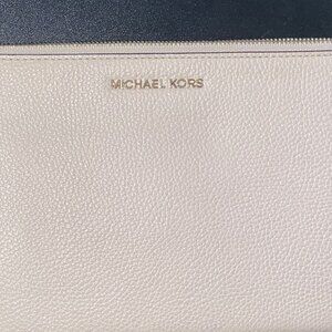 Michael Kors Jet Set Wristlet – Light Cream Leather